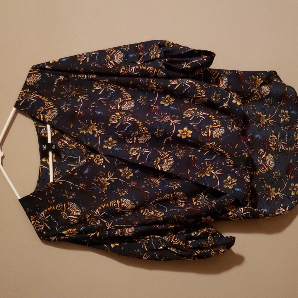 Cute IZ Byer top, excellent condition!